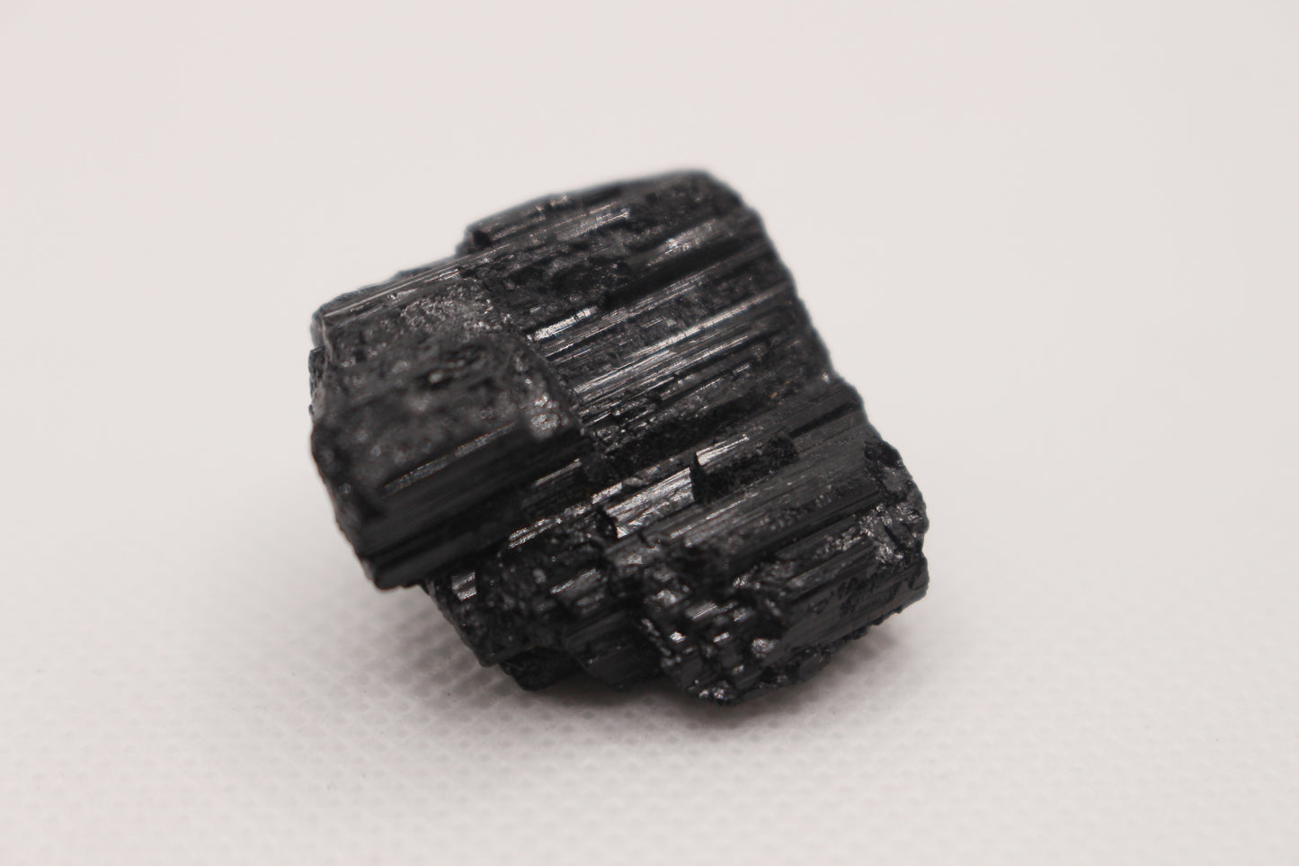 Turmalina negra en bruto