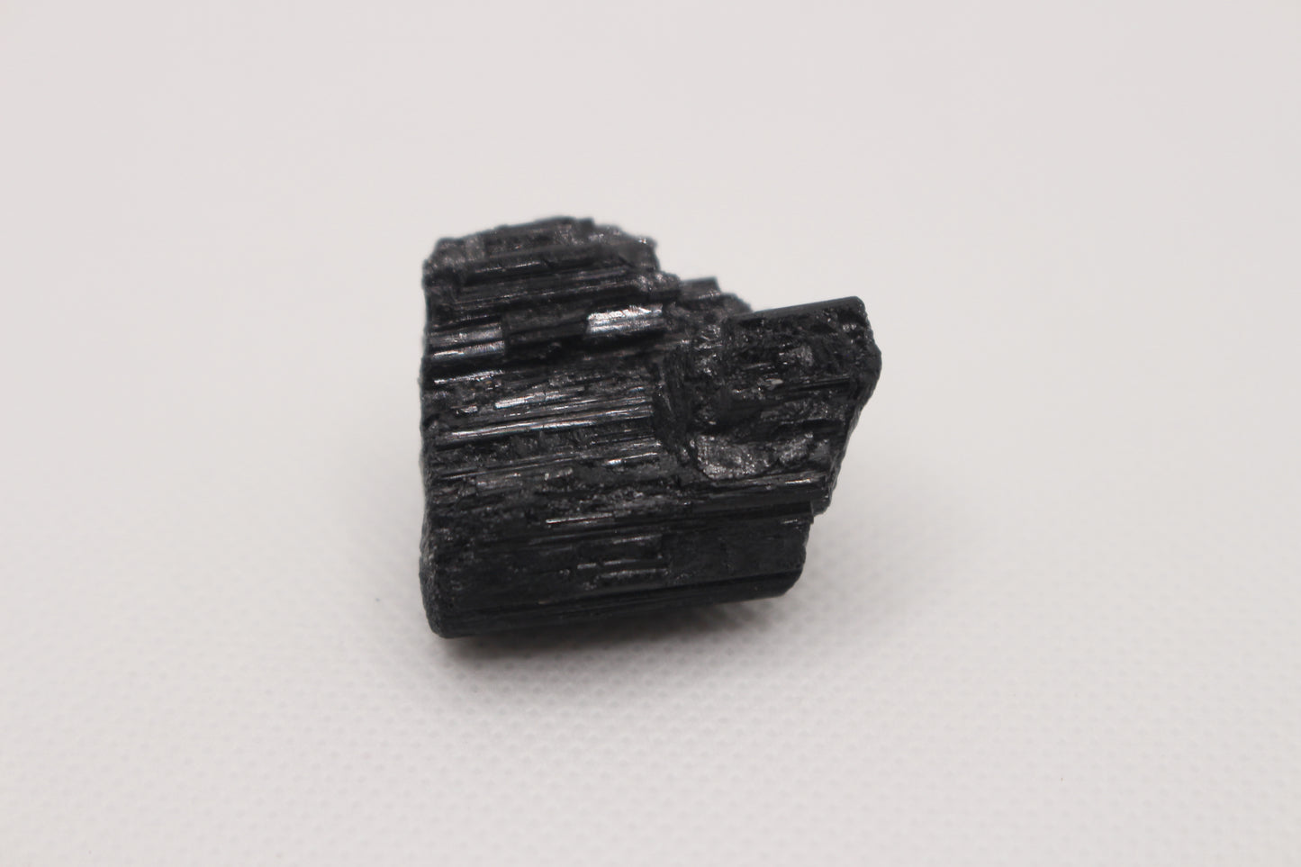 Turmalina negra en bruto