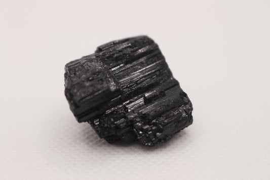Turmalina negra en bruto